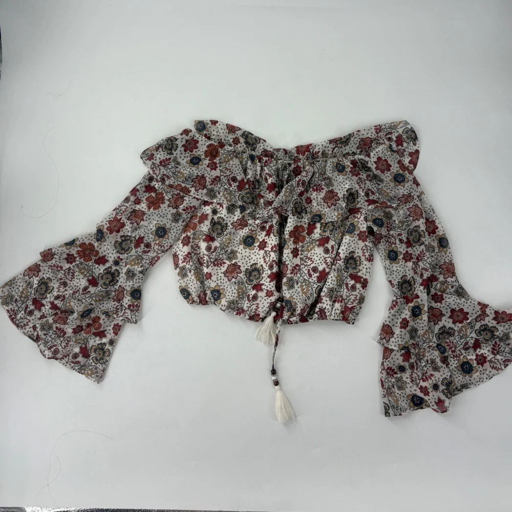 Floral Off-Shoulder Crop Blouse - Picture 5 of 10